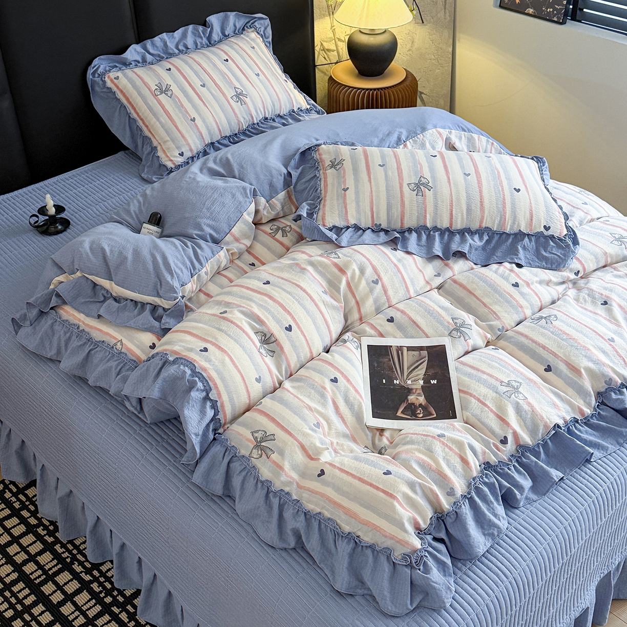 91家纺网 家纺一手货源 找家纺 金梦拉家纺 2026新款云感皱皱纱泡泡纱韩式床盖大花边四件套 条纹爱心