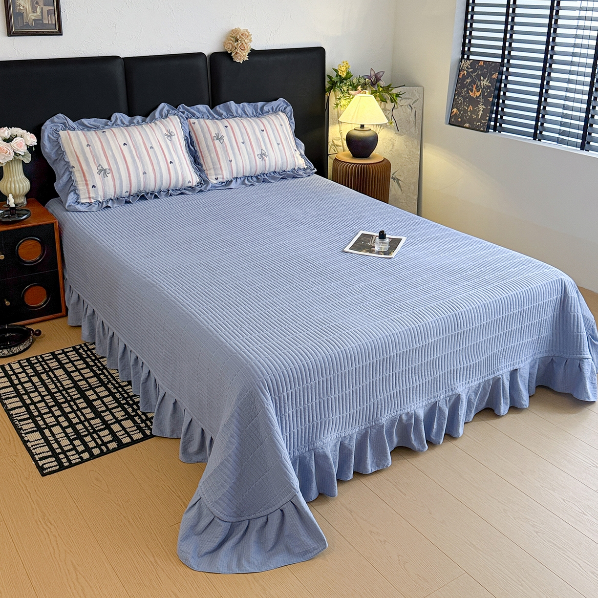 91家纺网 家纺一手货源 找家纺 金梦拉家纺 2026新款云感皱皱纱泡泡纱韩式床盖大花边四件套 条纹爱心