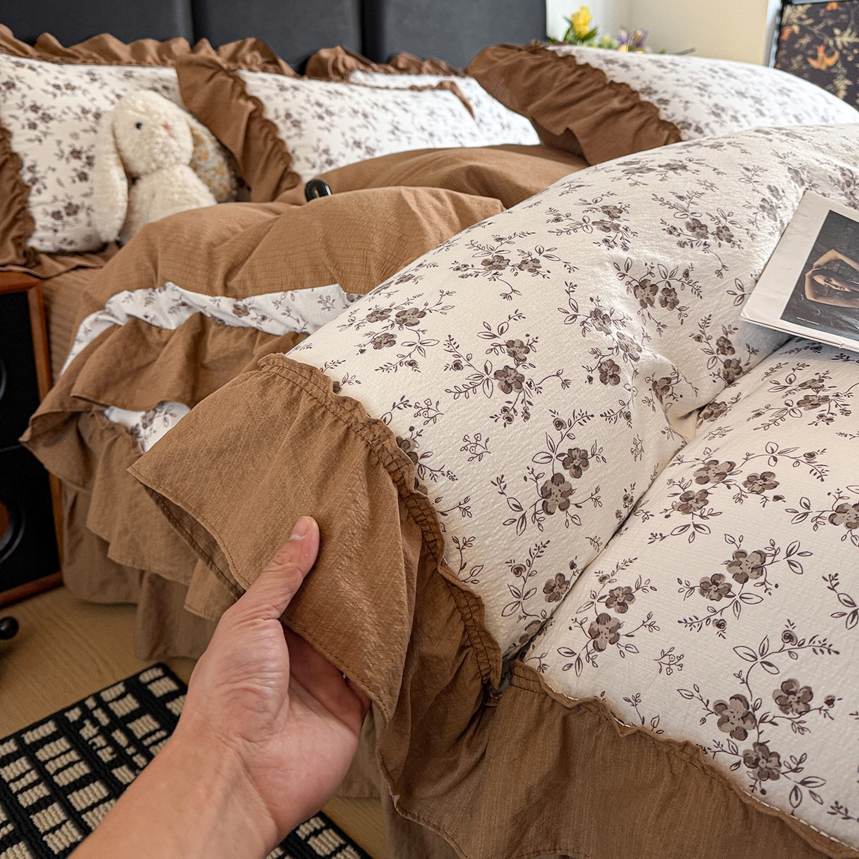 91家纺网 家纺一手货源 找家纺 金梦拉家纺 2026新款云感皱皱纱泡泡纱韩式床盖大花边四件套 素韵