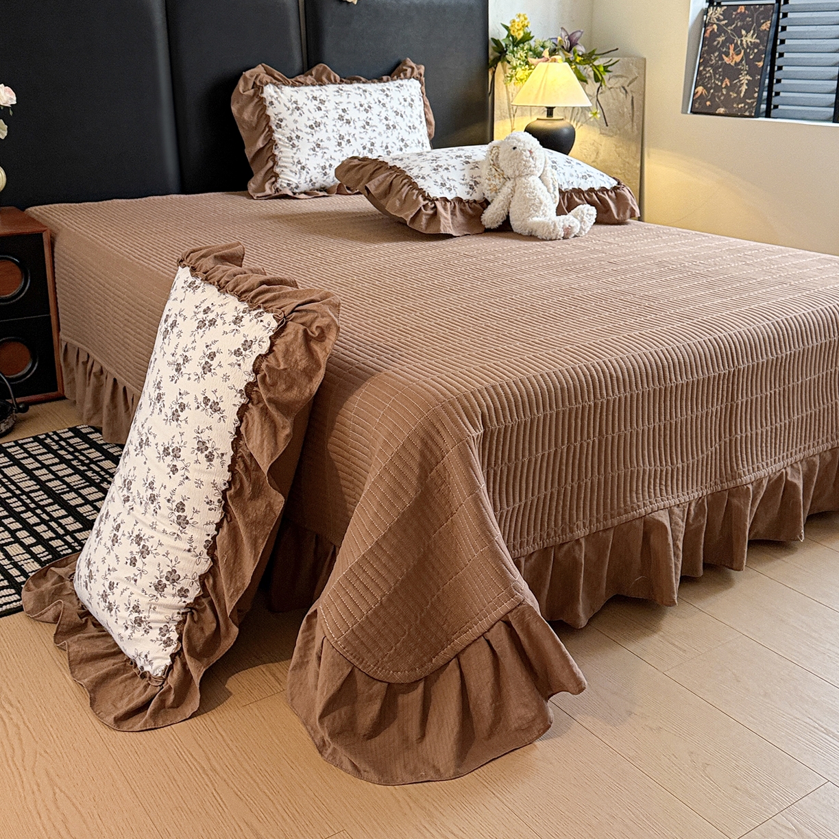 91家纺网 家纺一手货源 找家纺 金梦拉家纺 2026新款云感皱皱纱泡泡纱韩式床盖大花边四件套 素韵