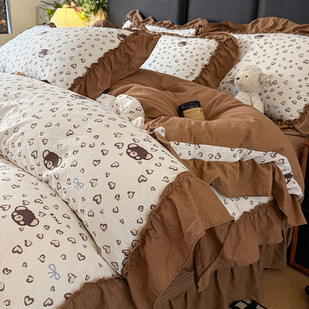 91家纺网 家纺一手货源 找家纺 金梦拉家纺 2026新款云感皱皱纱泡泡纱韩式床盖大花边四件套 豹纹小熊