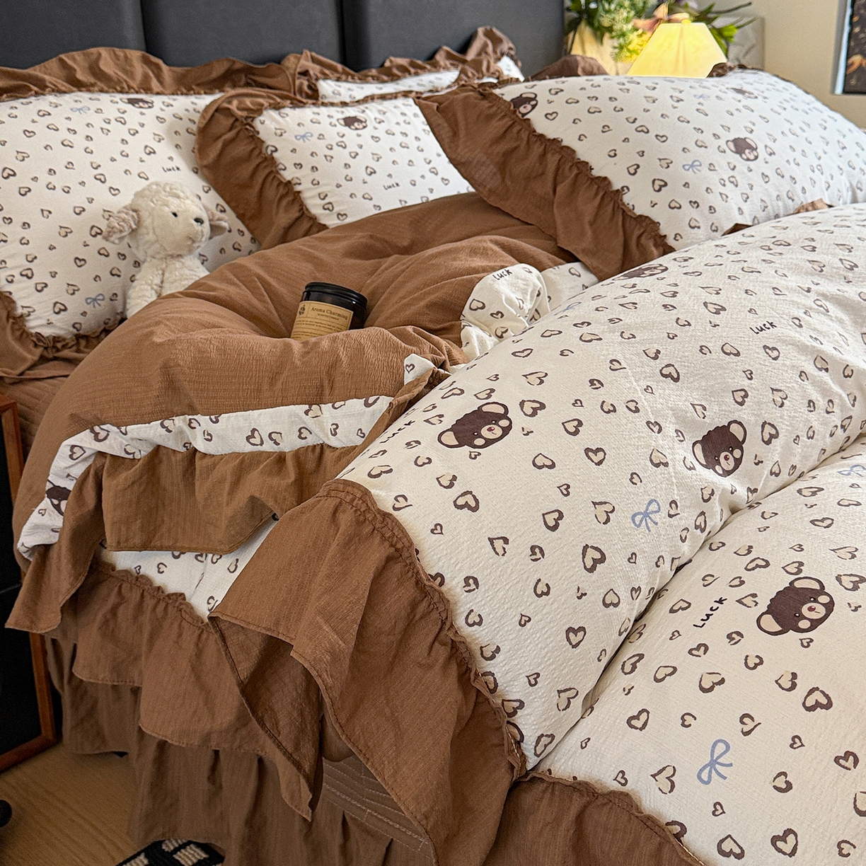 91家纺网 家纺一手货源 找家纺 金梦拉家纺 2026新款云感皱皱纱泡泡纱韩式床盖大花边四件套 豹纹小熊