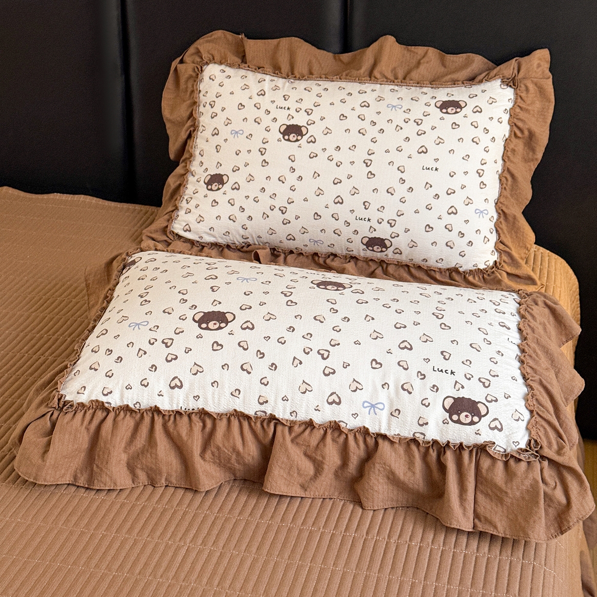 91家纺网 家纺一手货源 找家纺 金梦拉家纺 2026新款云感皱皱纱泡泡纱韩式床盖大花边四件套 豹纹小熊