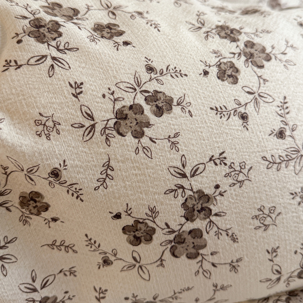 91家纺网 家纺一手货源 找家纺 金梦拉家纺 2026新款云感皱皱纱泡泡纱韩式床盖大花边四件套 素韵