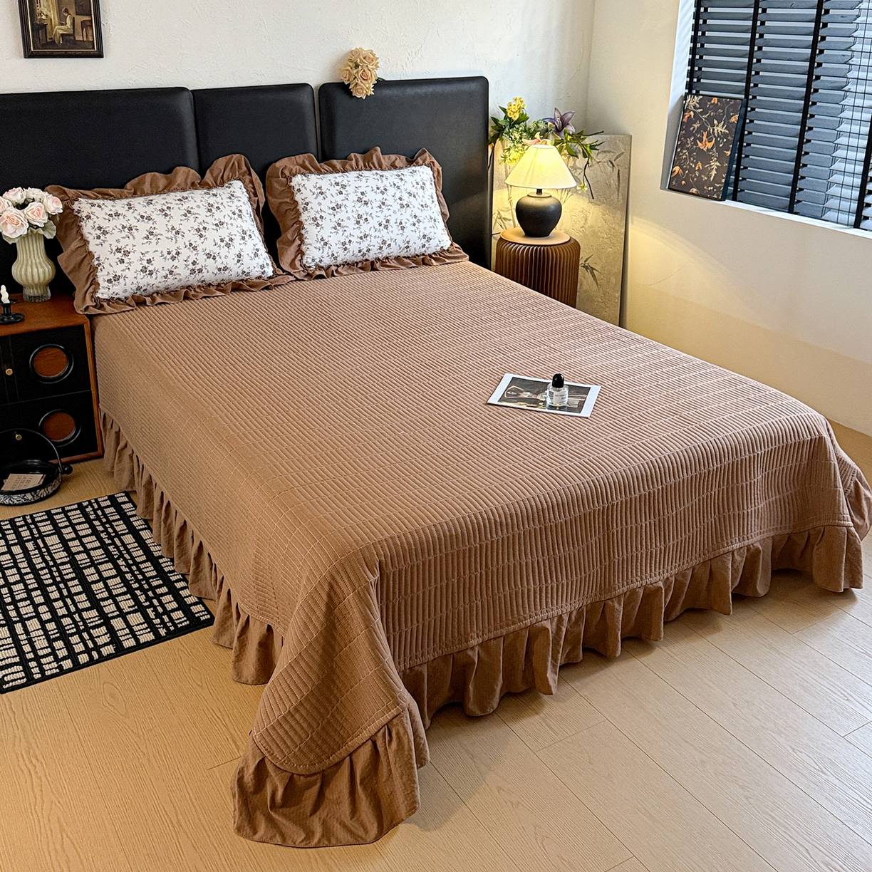 91家纺网 家纺一手货源 找家纺 金梦拉家纺 2026新款云感皱皱纱泡泡纱韩式床盖大花边四件套 素韵