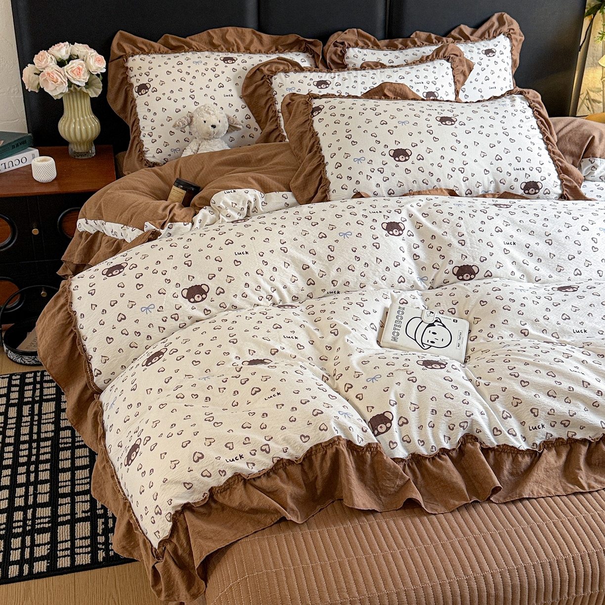 91家纺网 家纺一手货源 找家纺 金梦拉家纺 2026新款云感皱皱纱泡泡纱韩式床盖大花边四件套 豹纹小熊