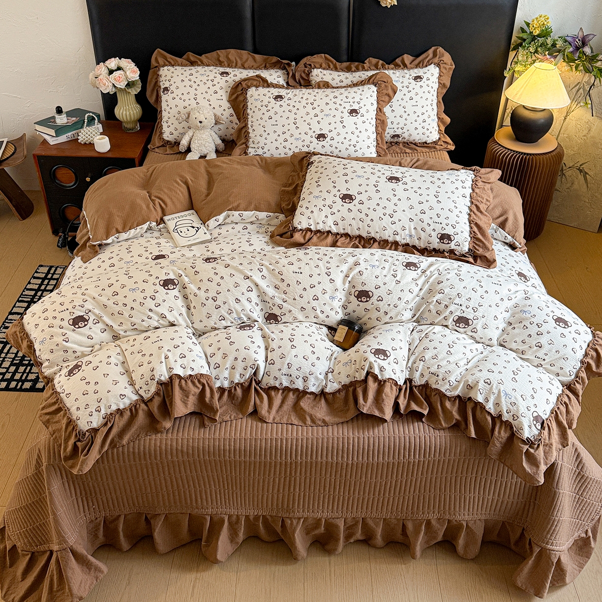 91家纺网 家纺一手货源 找家纺 金梦拉家纺 2026新款云感皱皱纱泡泡纱韩式床盖大花边四件套 豹纹小熊