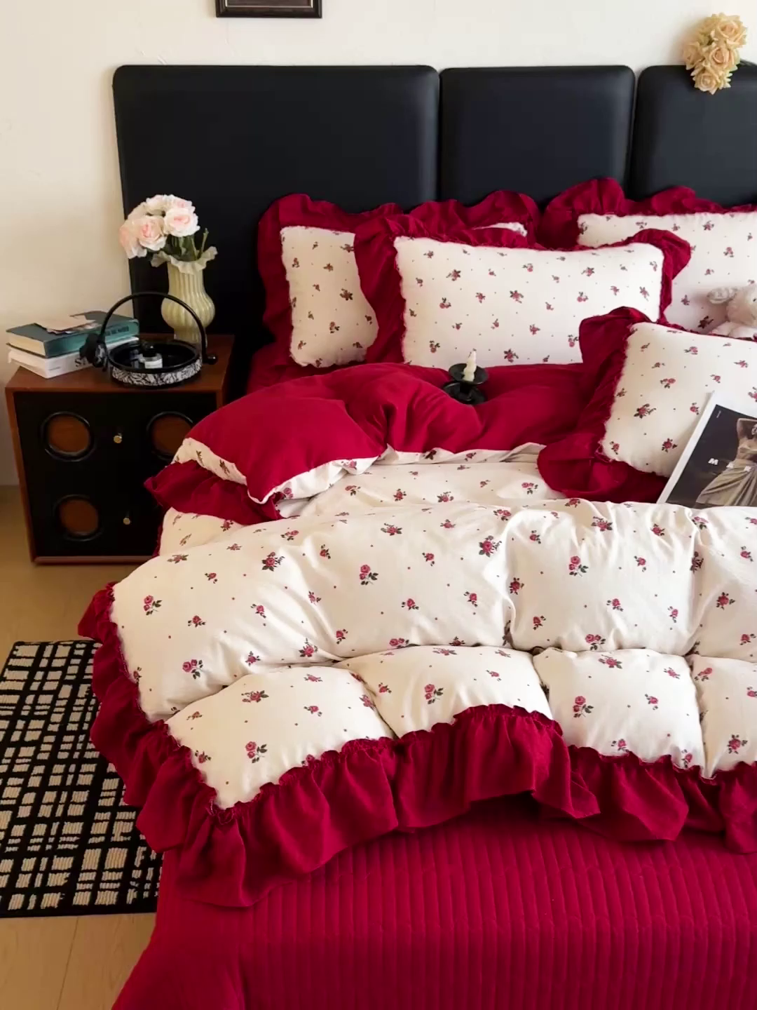 91家纺网 家纺一手货源 找家纺 金梦拉家纺 2026新款云感皱皱纱泡泡纱韩式床盖大花边四件套 玫瑰花开