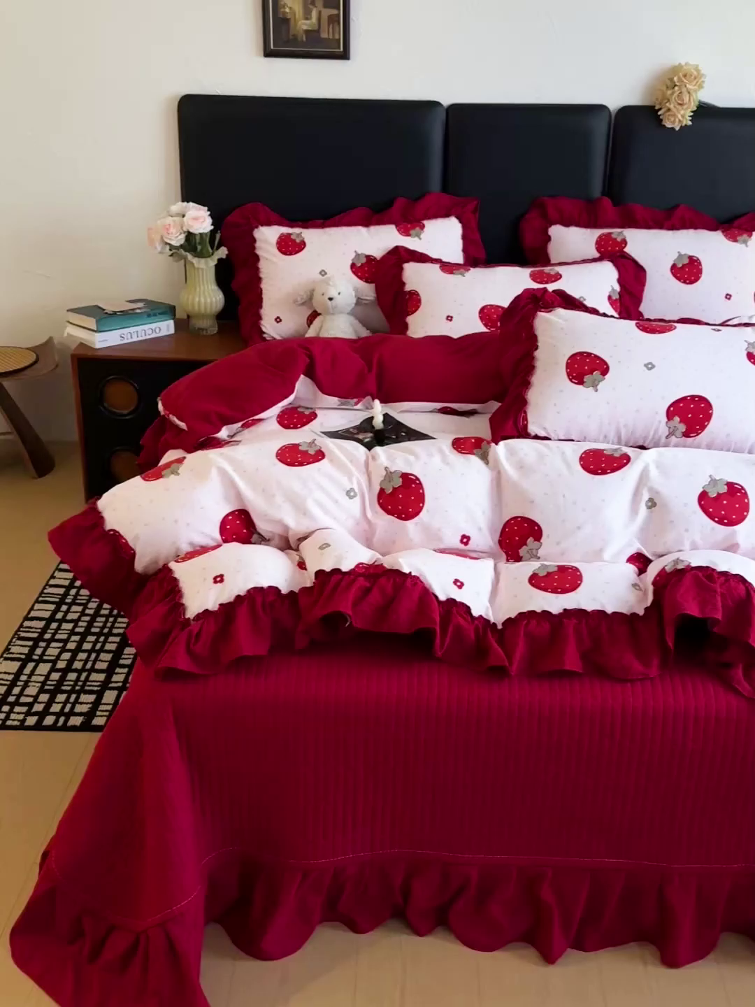 91家纺网 家纺一手货源 找家纺 金梦拉家纺 2026新款云感皱皱纱泡泡纱韩式床盖大花边四件套 草莓