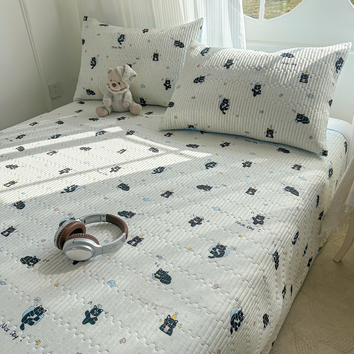 91家纺网 家纺一手货源 找家纺 KA家纺 2026春夏新款全棉印花小清新床盖三件套 第二波 贪睡猫