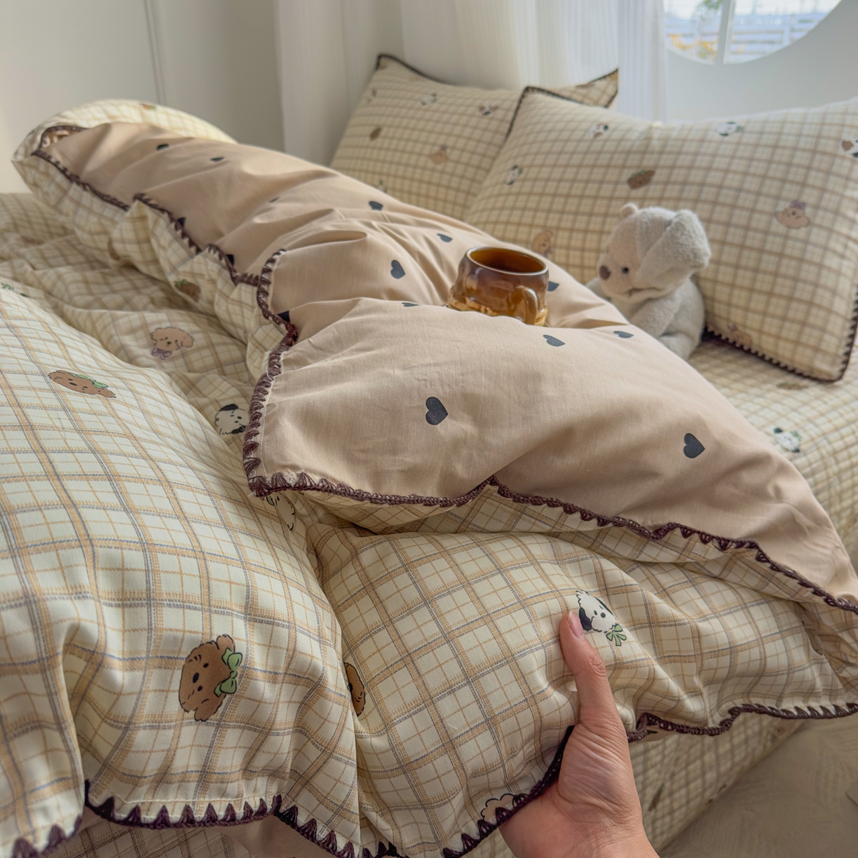 91家纺网 家纺一手货源 找家纺 KA家纺 2026春夏新款全棉纯棉床盖款卡通印花贝壳边四件套 曲奇小狗