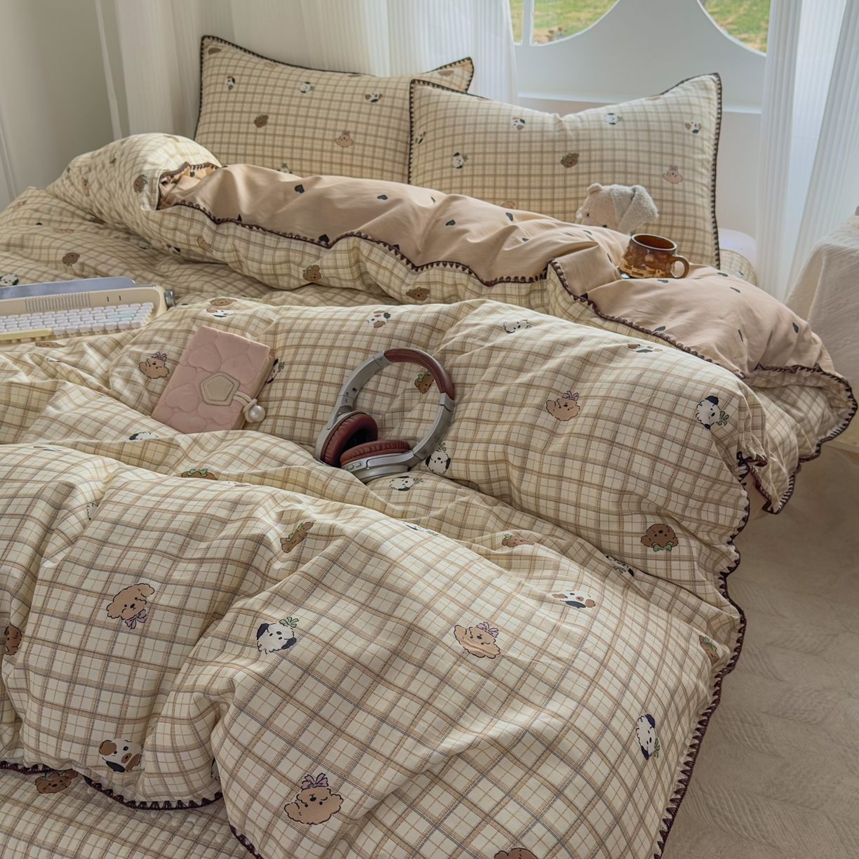 91家纺网 家纺一手货源 找家纺 KA家纺 2026春夏新款全棉纯棉床盖款卡通印花贝壳边四件套 曲奇小狗