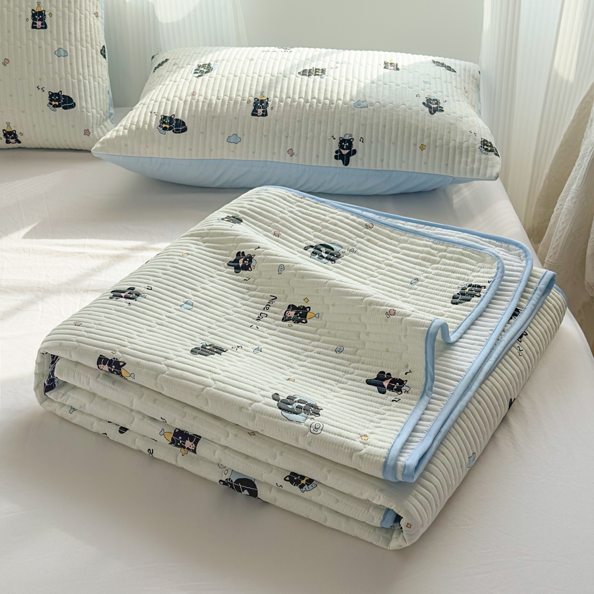 91家纺网 家纺一手货源 找家纺 KA家纺 2026春夏新款全棉纯棉床盖款卡通印花贝壳边四件套 贪睡猫