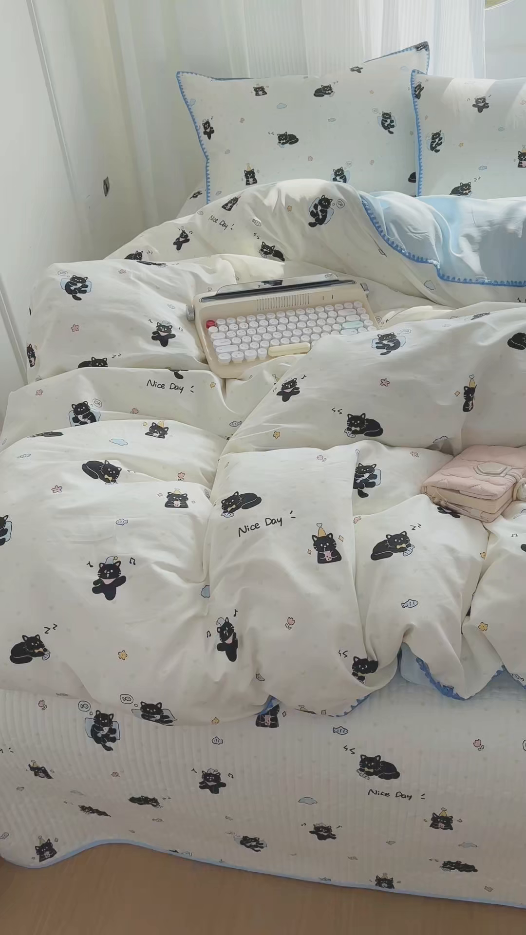 91家纺网 家纺一手货源 找家纺 KA家纺 2026春夏新款全棉纯棉床盖款卡通印花贝壳边四件套 贪睡猫