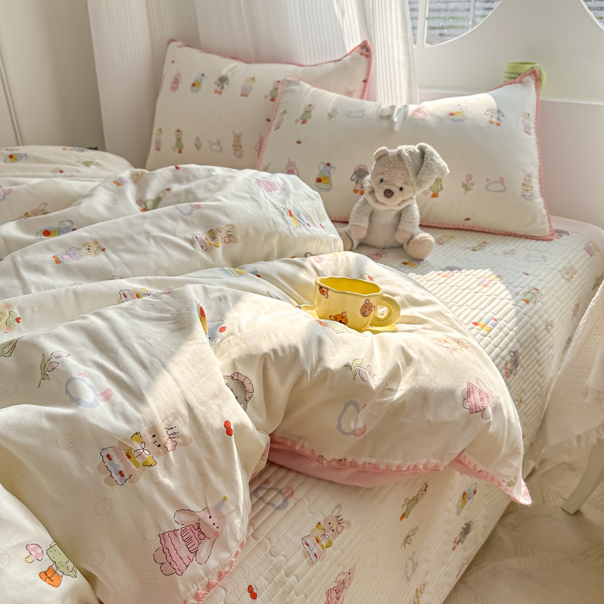 91家纺网 家纺一手货源 找家纺 KA家纺 2026春夏新款全棉纯棉床盖款卡通印花贝壳边四件套 彼得小兔