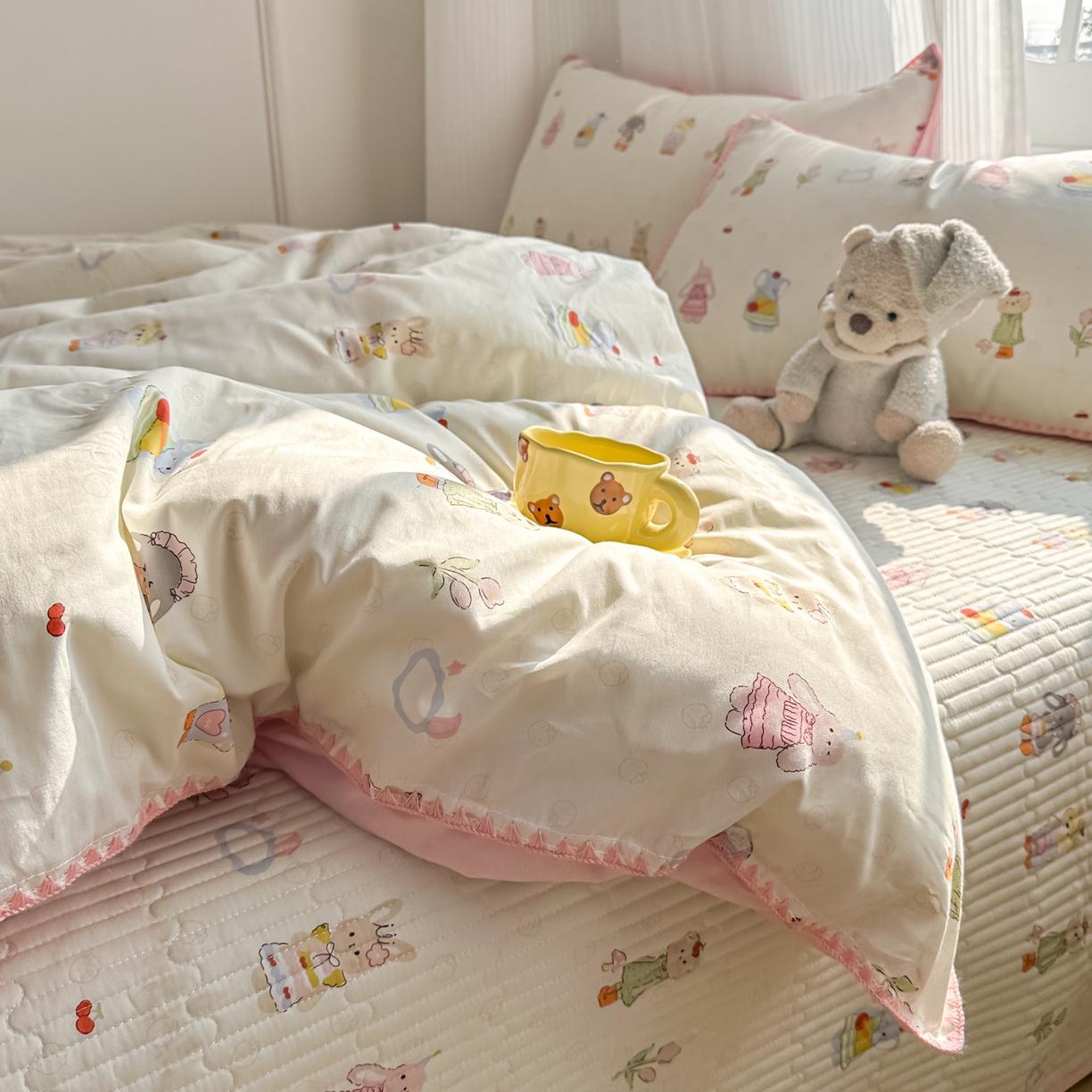 91家纺网 家纺一手货源 找家纺 KA家纺 2026春夏新款全棉纯棉床盖款卡通印花贝壳边四件套 彼得小兔