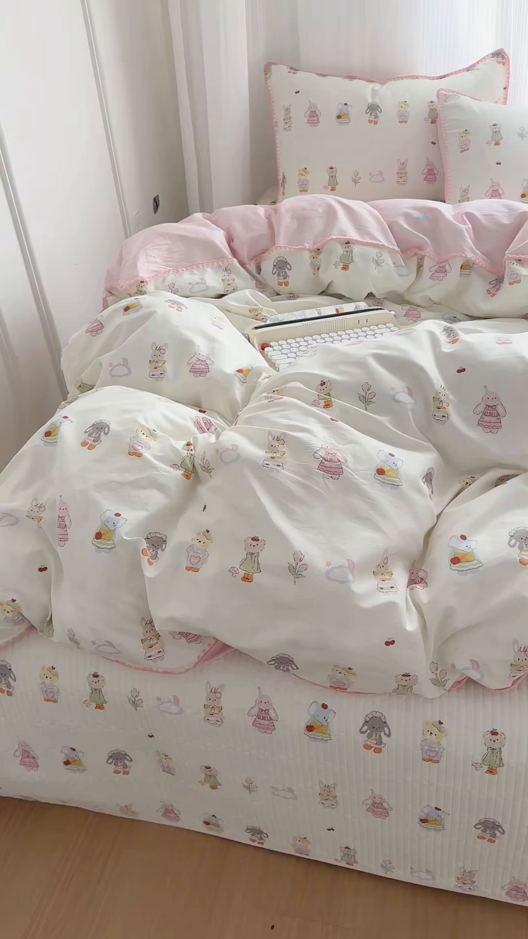 91家纺网 家纺一手货源 找家纺 KA家纺 2026春夏新款全棉纯棉床盖款卡通印花贝壳边四件套 彼得小兔