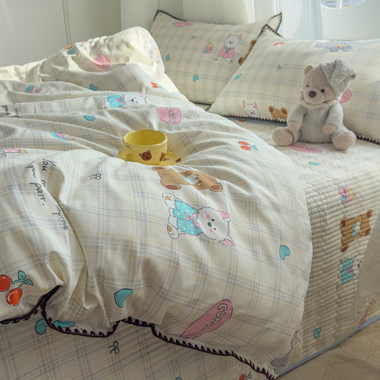 91家纺网 家纺一手货源 找家纺 KA家纺 2026春夏新款全棉纯棉床盖款卡通印花贝壳边四件套 樱桃熊仔