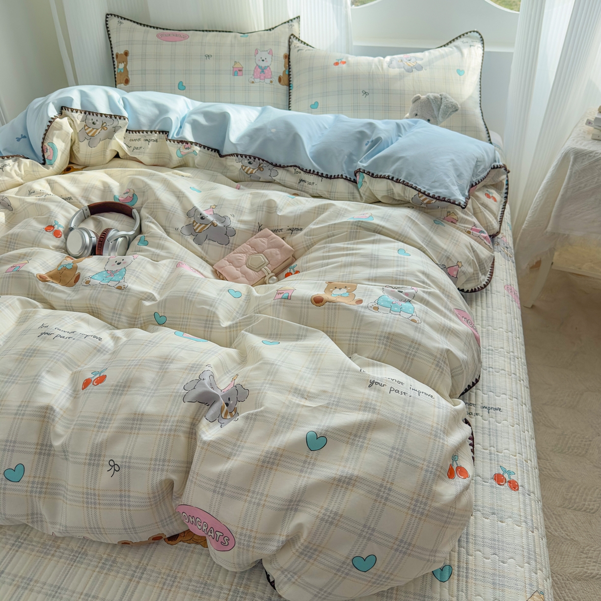 91家纺网 家纺一手货源 找家纺 KA家纺 2026春夏新款全棉纯棉床盖款卡通印花贝壳边四件套 樱桃熊仔