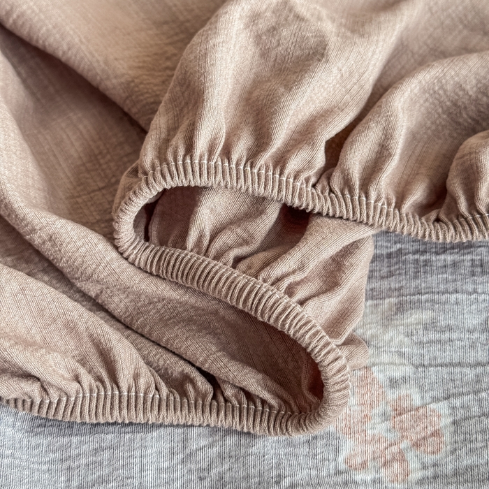 91家纺网 家纺一手货源 找家纺 三悦四季 2026新款A类亚麻皱皱纱床笠双层纱床笠三件套四季款 旧巷花影