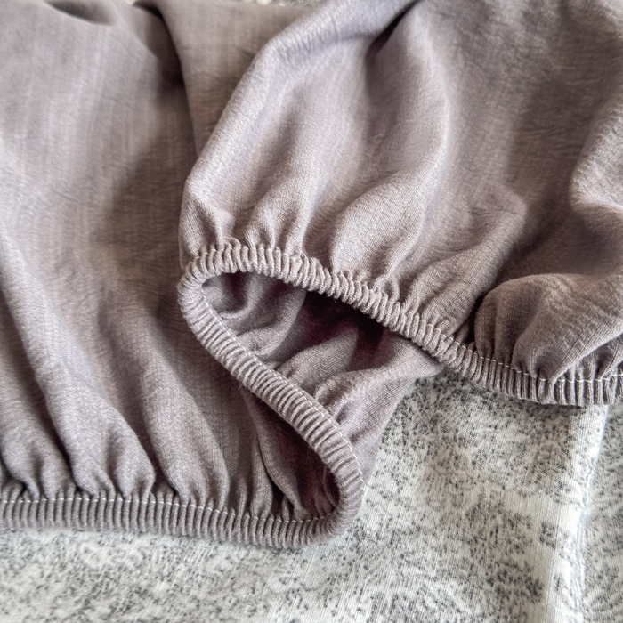 91家纺网 家纺一手货源 找家纺 三悦四季 2026新款A类亚麻皱皱纱床笠双层纱床笠三件套四季款 林间絮语