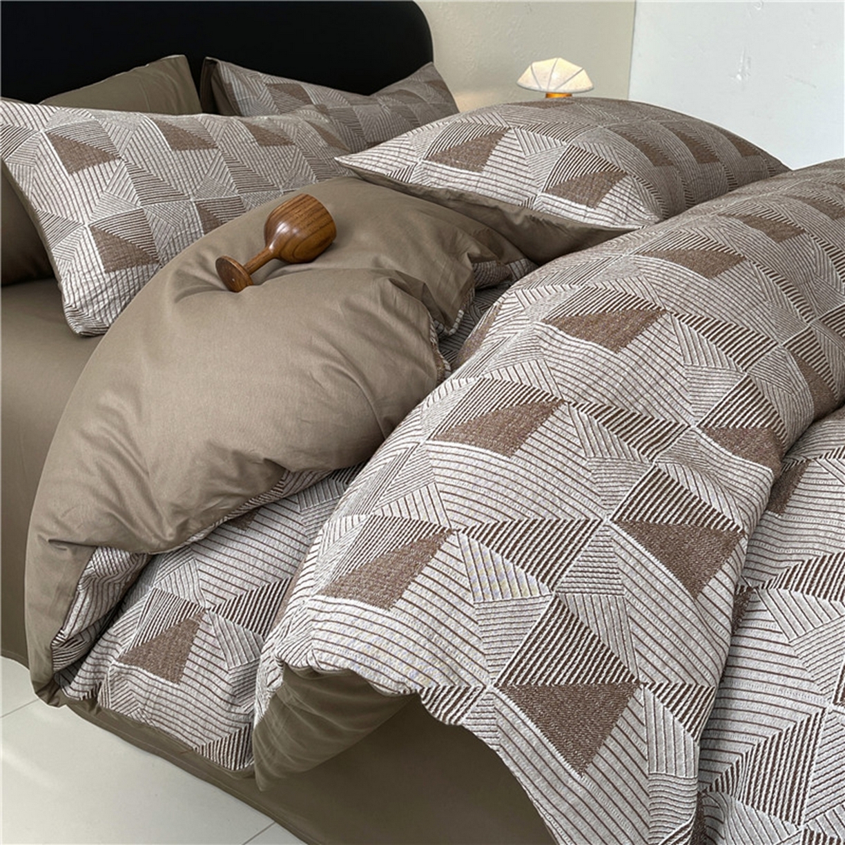 91家纺网 家纺一手货源 找家纺 琪格格纺织 2026新款纯棉纯棉色织肌理纹提花华夫格纯棉轻奢简约款四件套 柏林-雪茄棕