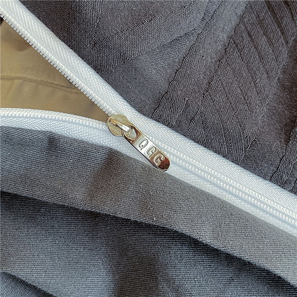 91家纺网 家纺一手货源 找家纺 琪格格纺织 2026新款纯棉纯棉色织肌理纹提花华夫格纯棉轻奢简约款四件套 圣托梵绅-乌木