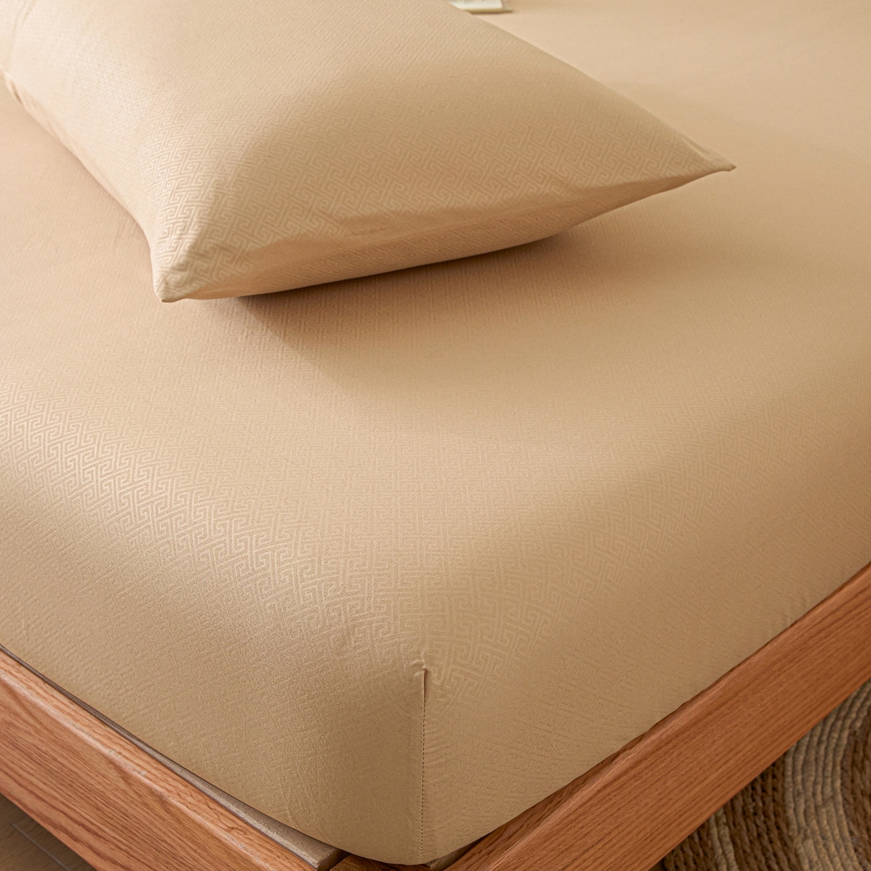 91家纺网 家纺一手货源 找家纺 衿成家纺 2026新款简约纯色磨毛压光单床笠 YG-卡其