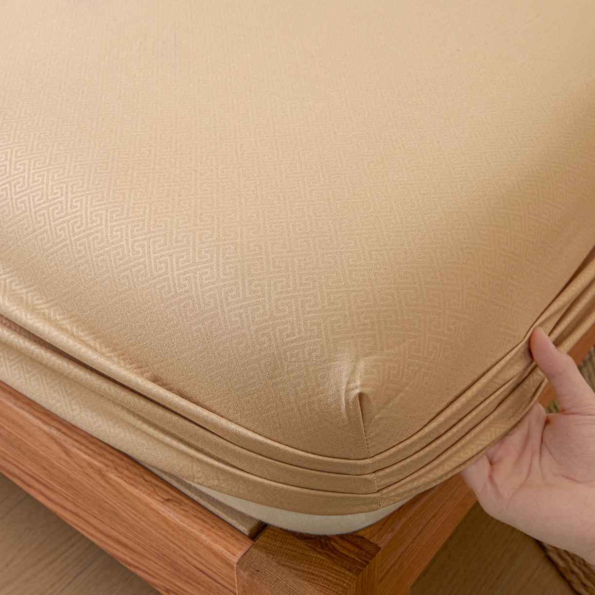 91家纺网 家纺一手货源 找家纺 衿成家纺 2026新款简约纯色磨毛压光单床笠 YG-卡其