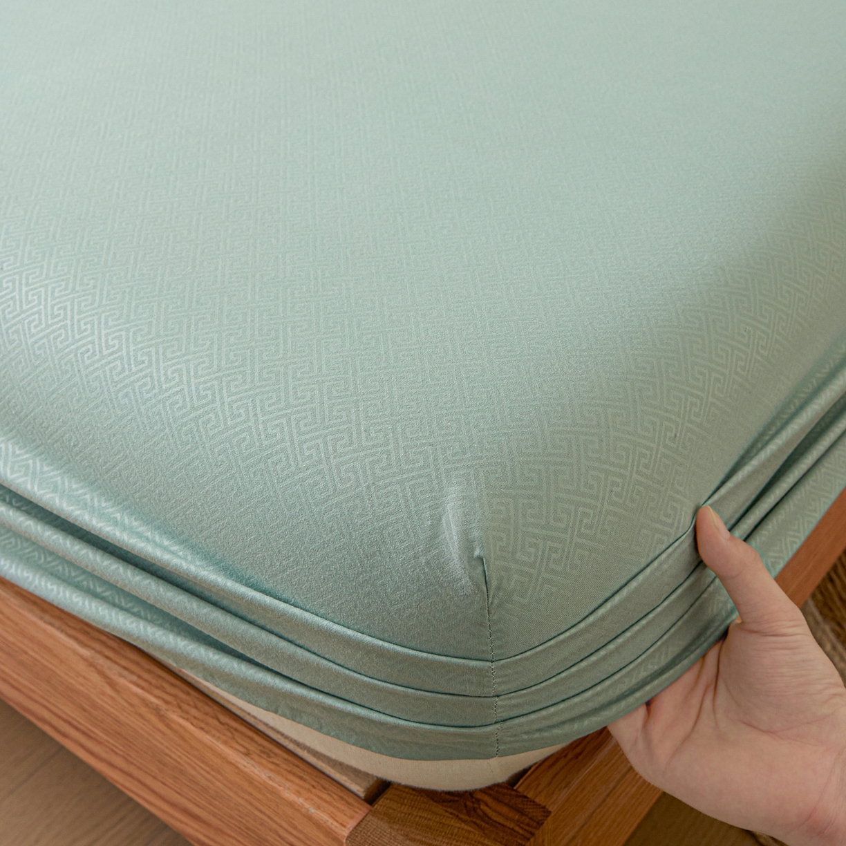 91家纺网 家纺一手货源 找家纺 衿成家纺 2026新款简约纯色磨毛压光单床笠 YG-墨绿