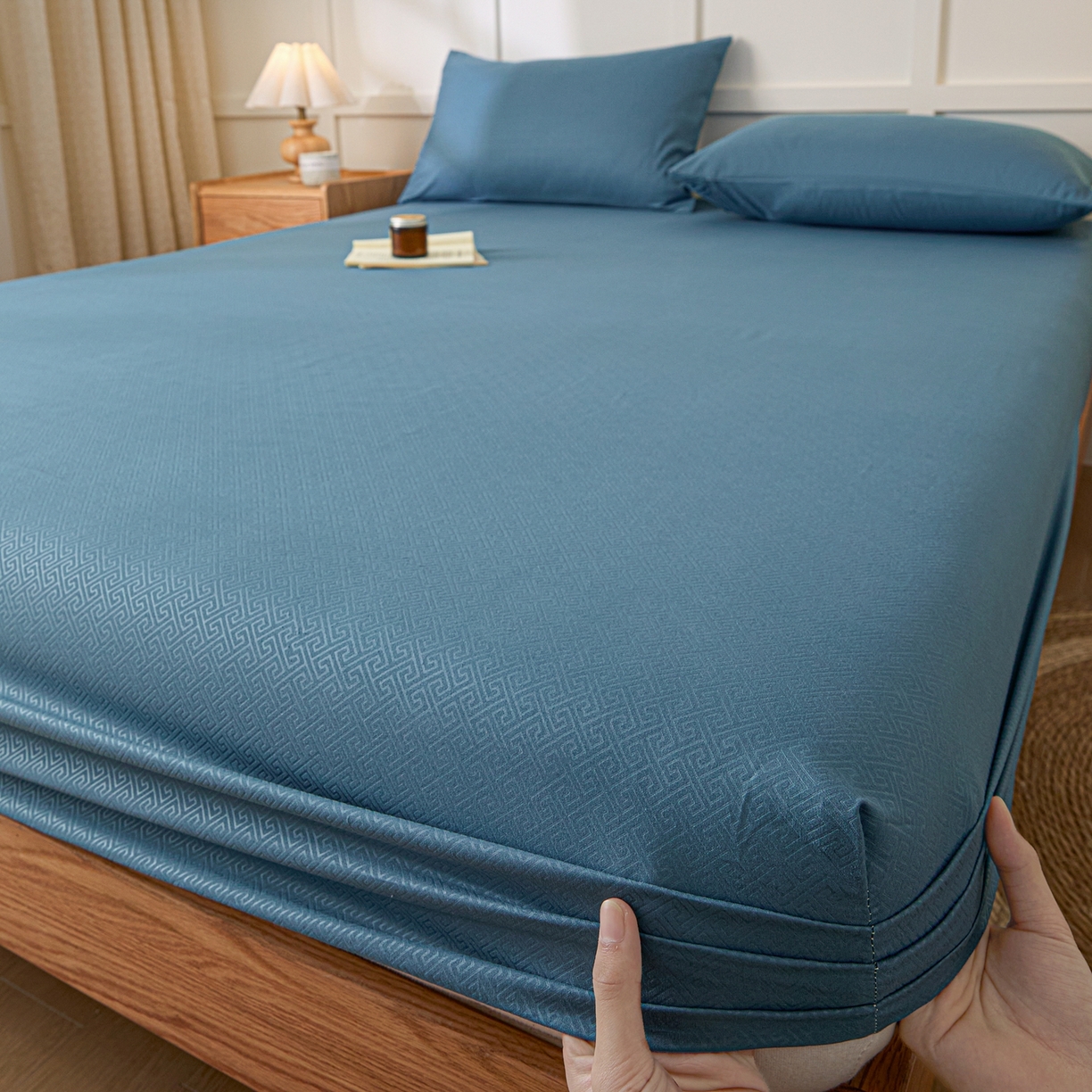 91家纺网 家纺一手货源 找家纺 衿成家纺 2026新款简约纯色磨毛压光单床笠 YG-牛仔蓝