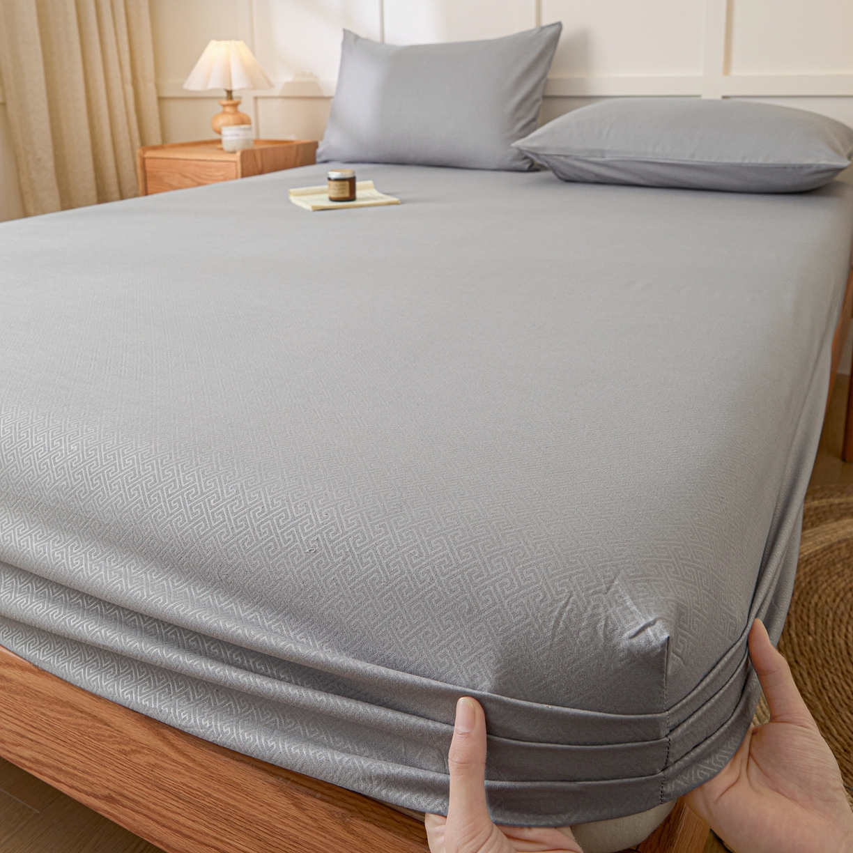 91家纺网 家纺一手货源 找家纺 衿成家纺 2026新款简约纯色磨毛压光单床笠 YG-浅灰