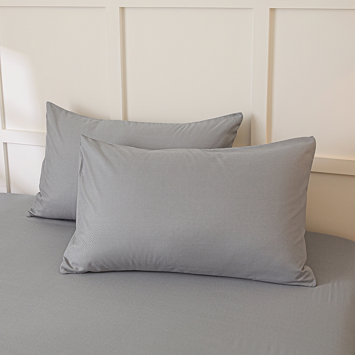 91家纺网 家纺一手货源 找家纺 衿成家纺 2026新款简约纯色磨毛压光单床笠 YG-浅灰