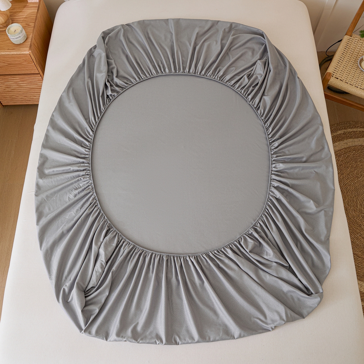 91家纺网 家纺一手货源 找家纺 衿成家纺 2026新款简约纯色磨毛压光单床笠 YG-浅灰