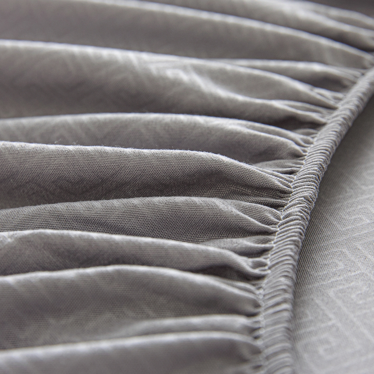 91家纺网 家纺一手货源 找家纺 衿成家纺 2026新款简约纯色磨毛压光单床笠 YG-浅灰