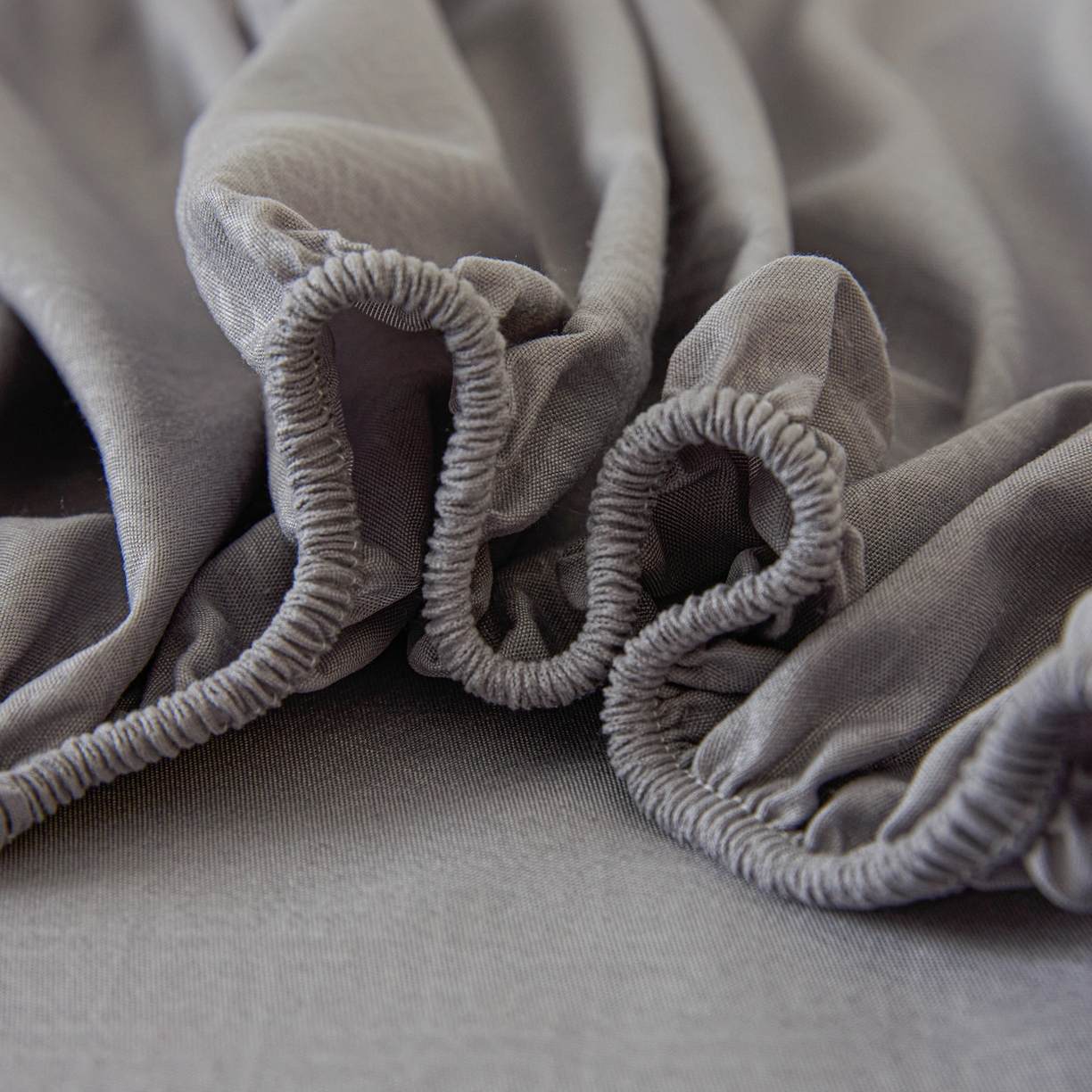 91家纺网 家纺一手货源 找家纺 衿成家纺 2026新款简约纯色磨毛压光单床笠 YG-浅灰