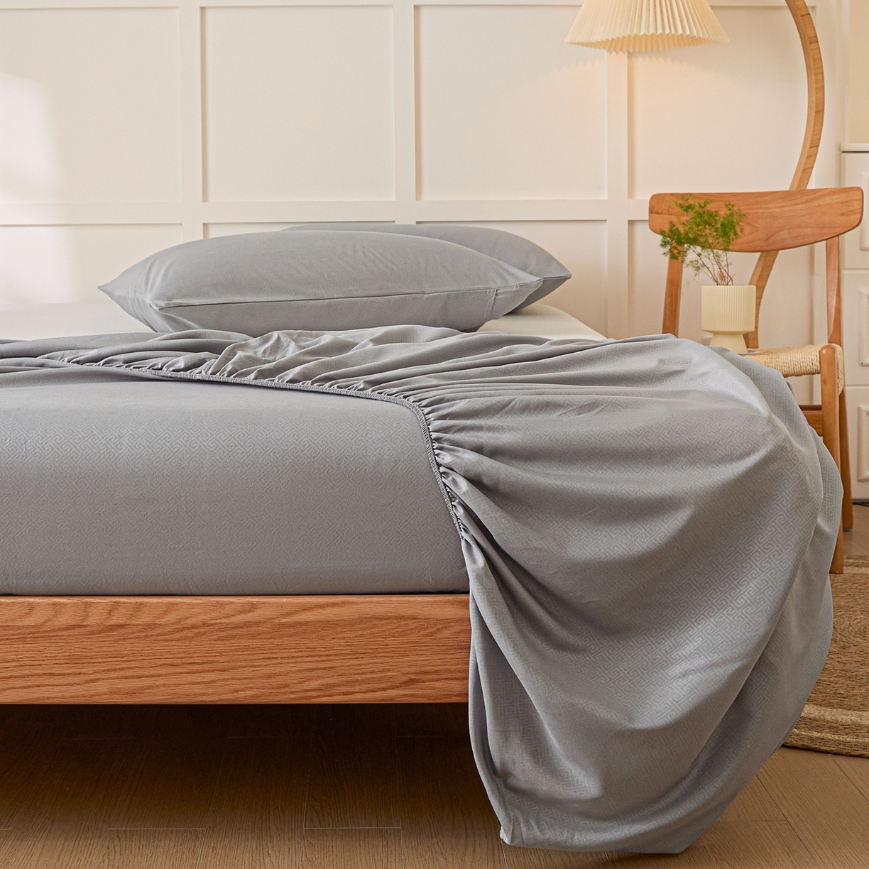 91家纺网 家纺一手货源 找家纺 衿成家纺 2026新款简约纯色磨毛压光单床笠 YG-浅灰