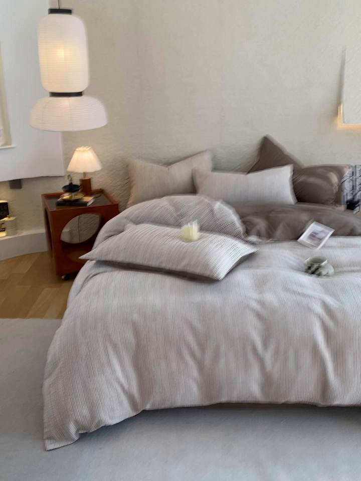 91家纺网 家纺一手货源 找家纺 琪格格纺织 2026新款纯棉纯棉色织肌理纹提花华夫格纯棉轻奢简约款四件套 A速写 提花棕条