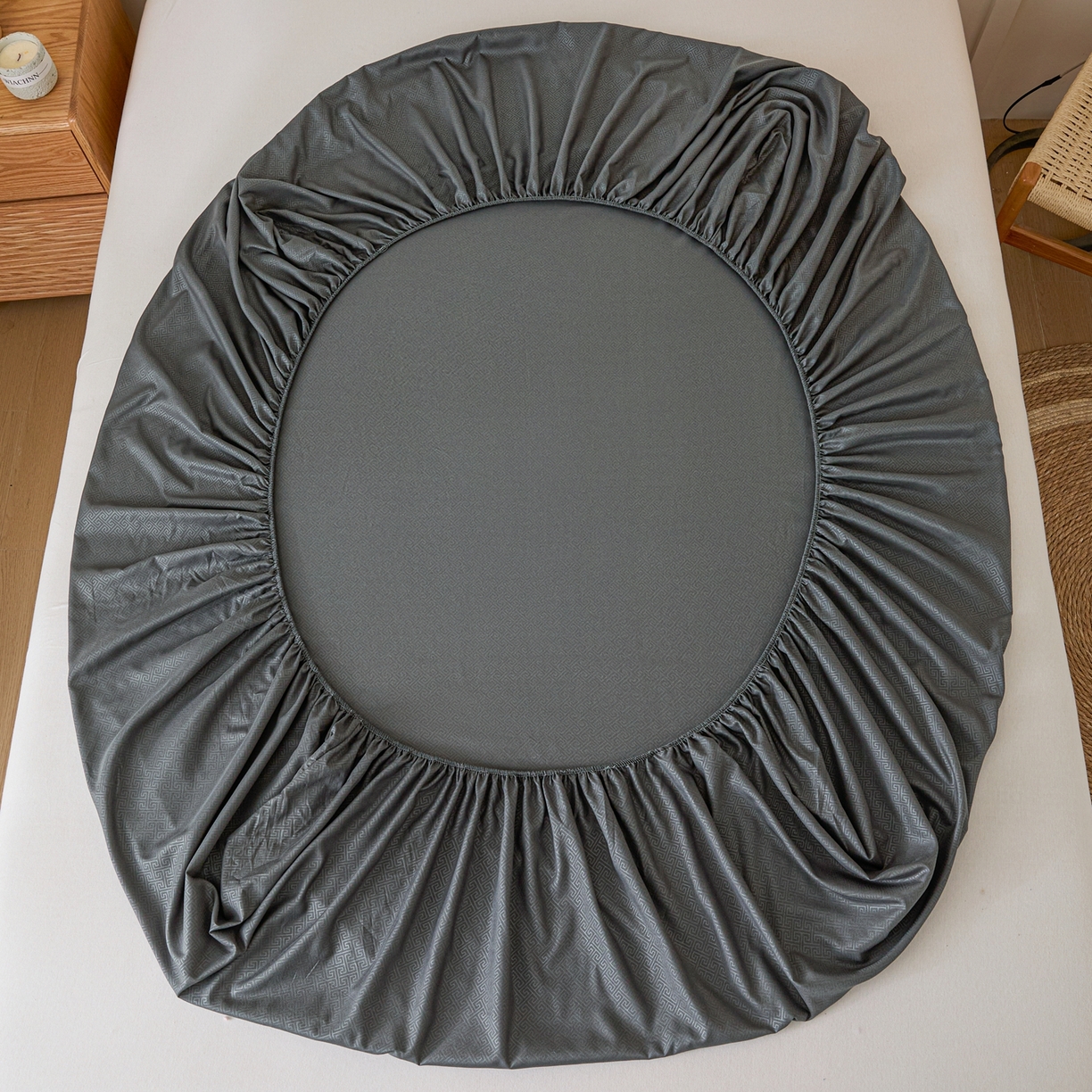 91家纺网 家纺一手货源 找家纺 衿成家纺 2026新款简约纯色磨毛压光单床笠 YG-深灰