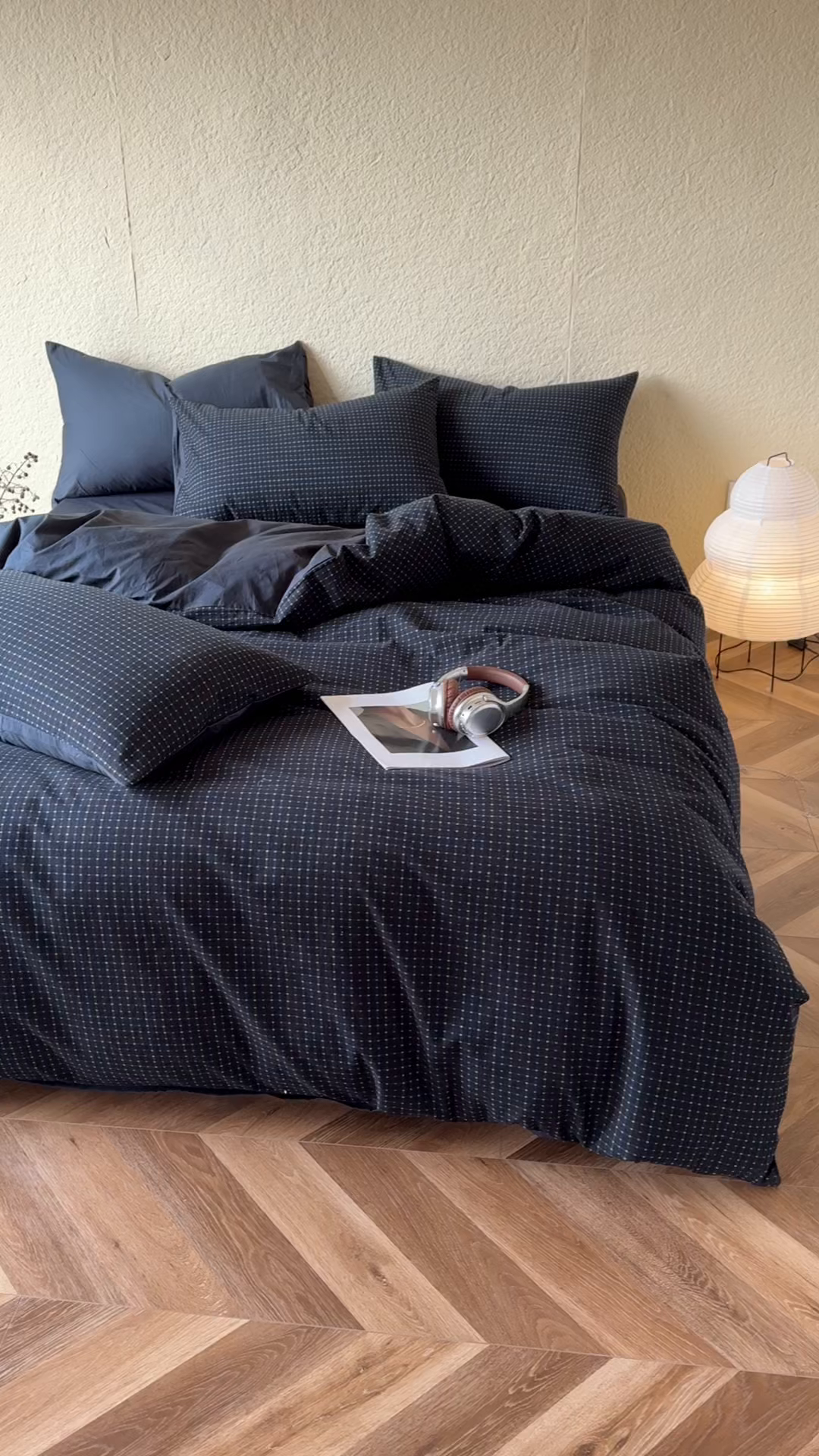 91家纺网 家纺一手货源 找家纺 琪格格纺织 2026新款纯棉纯棉色织肌理纹提花华夫格纯棉轻奢简约款四件套 时光里-高级蓝黑