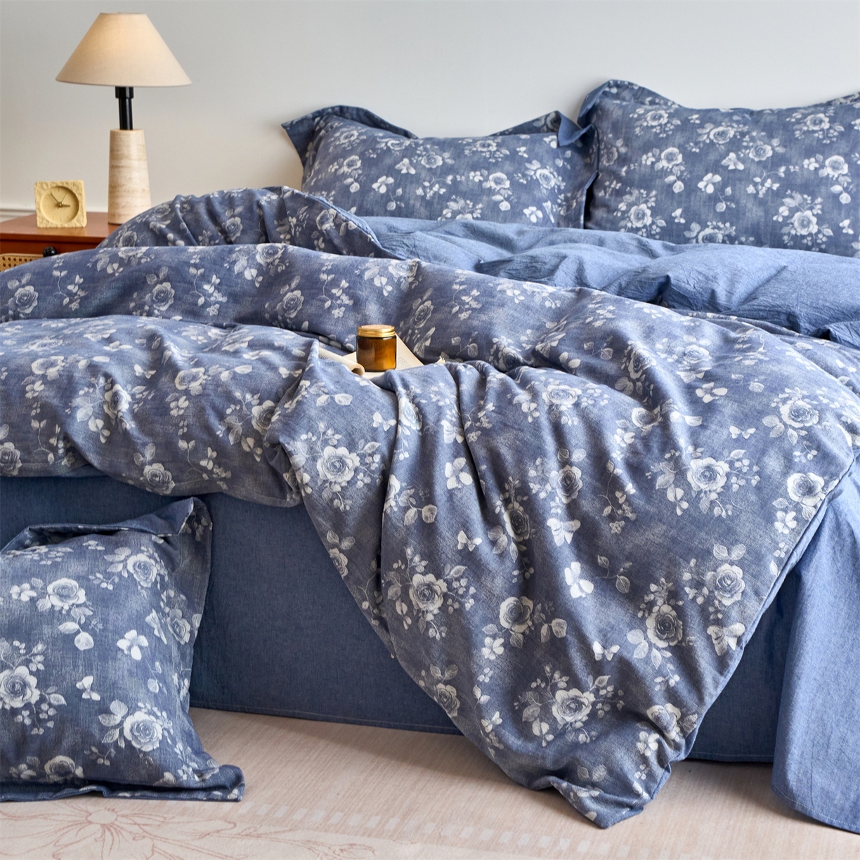 91家纺网 家纺一手货源 找家纺 兰紫橙家纺 2026春夏新款全棉纯棉色织提花四件套 浮梦花影-牛仔蓝