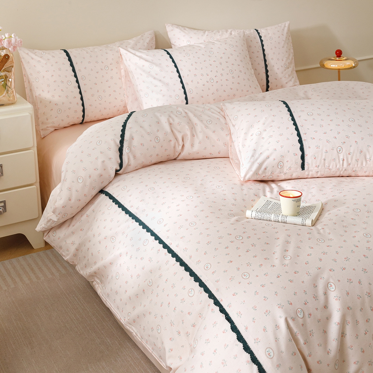 91家纺网 家纺一手货源 找家纺 女子家纺 2026新款40支13070全棉纯棉斜纹印花蕾丝四件套 粉桃小花