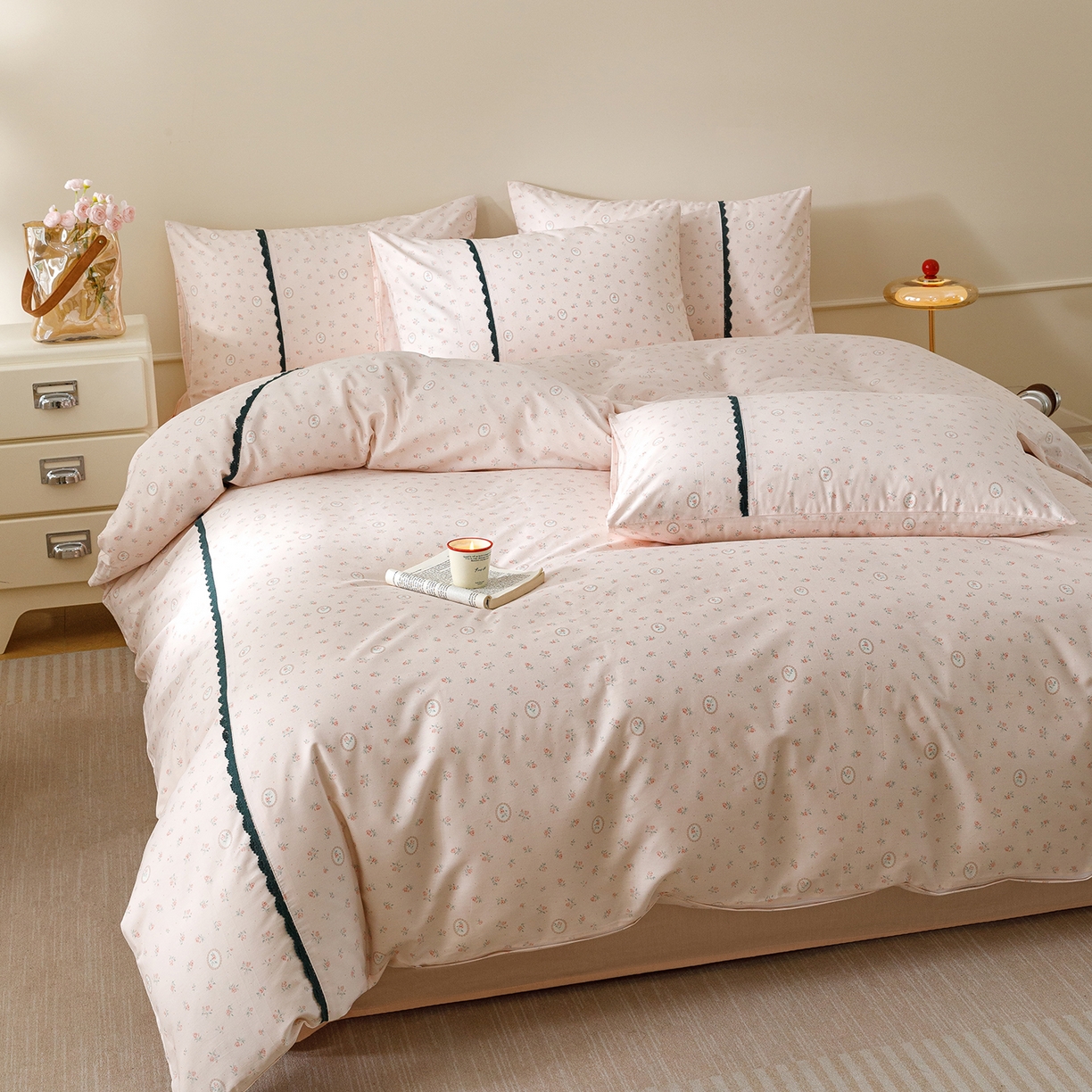 91家纺网 家纺一手货源 找家纺 女子家纺 2026新款40支13070全棉纯棉斜纹印花蕾丝四件套 粉桃小花