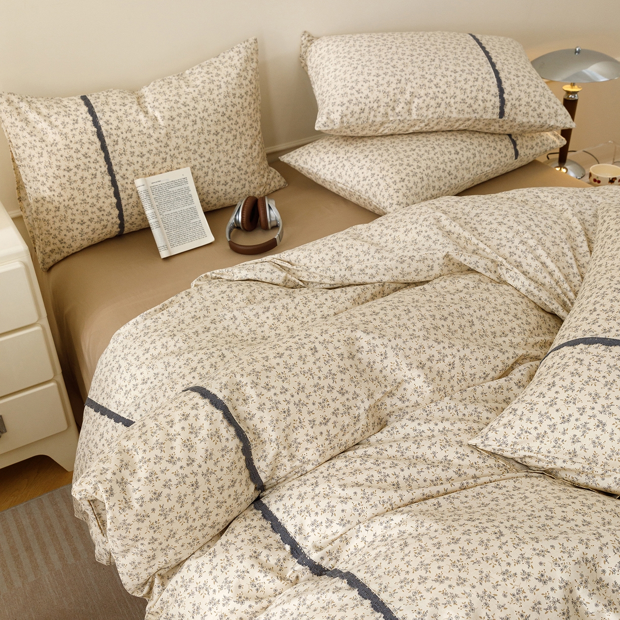 91家纺网 家纺一手货源 找家纺 女子家纺 2026新款40支13070全棉纯棉斜纹印花蕾丝四件套 初朵