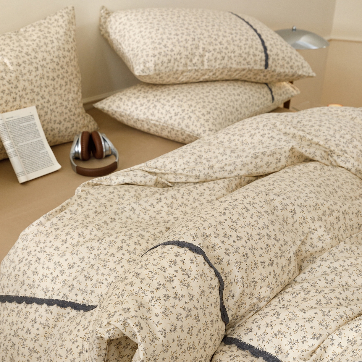 91家纺网 家纺一手货源 找家纺 女子家纺 2026新款40支13070全棉纯棉斜纹印花蕾丝四件套 初朵