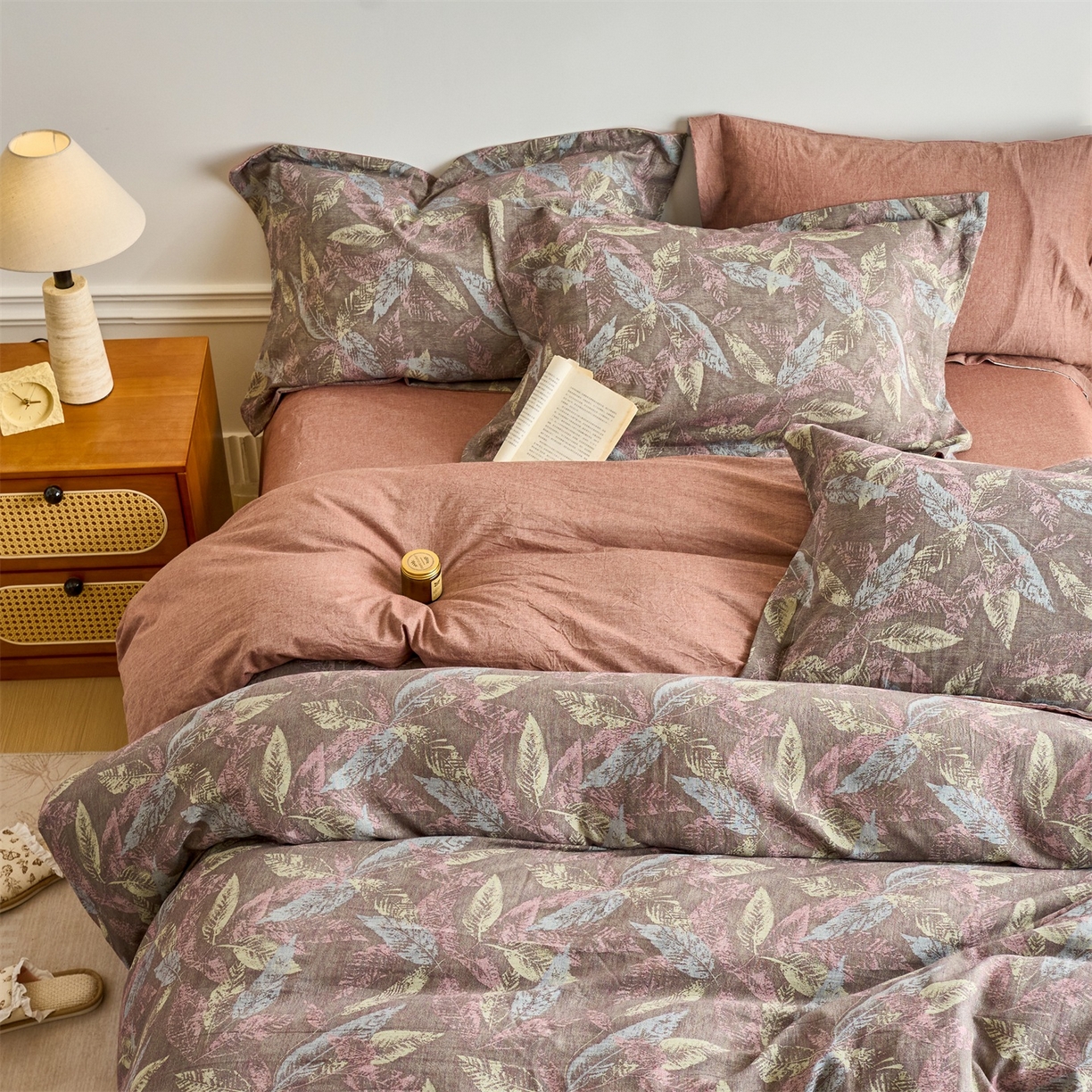 91家纺网 家纺一手货源 找家纺 兰紫橙家纺 2026春夏新款全棉纯棉色织提花四件套 叶之舞-暗红