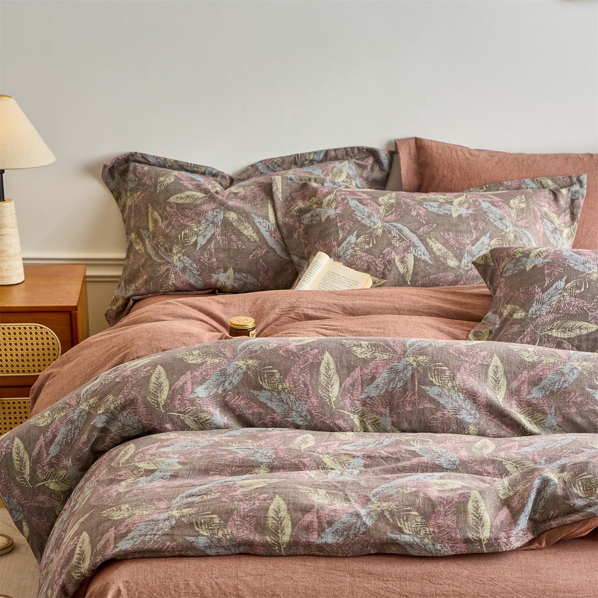 91家纺网 家纺一手货源 找家纺 兰紫橙家纺 2026春夏新款全棉纯棉色织提花四件套 叶之舞-暗红