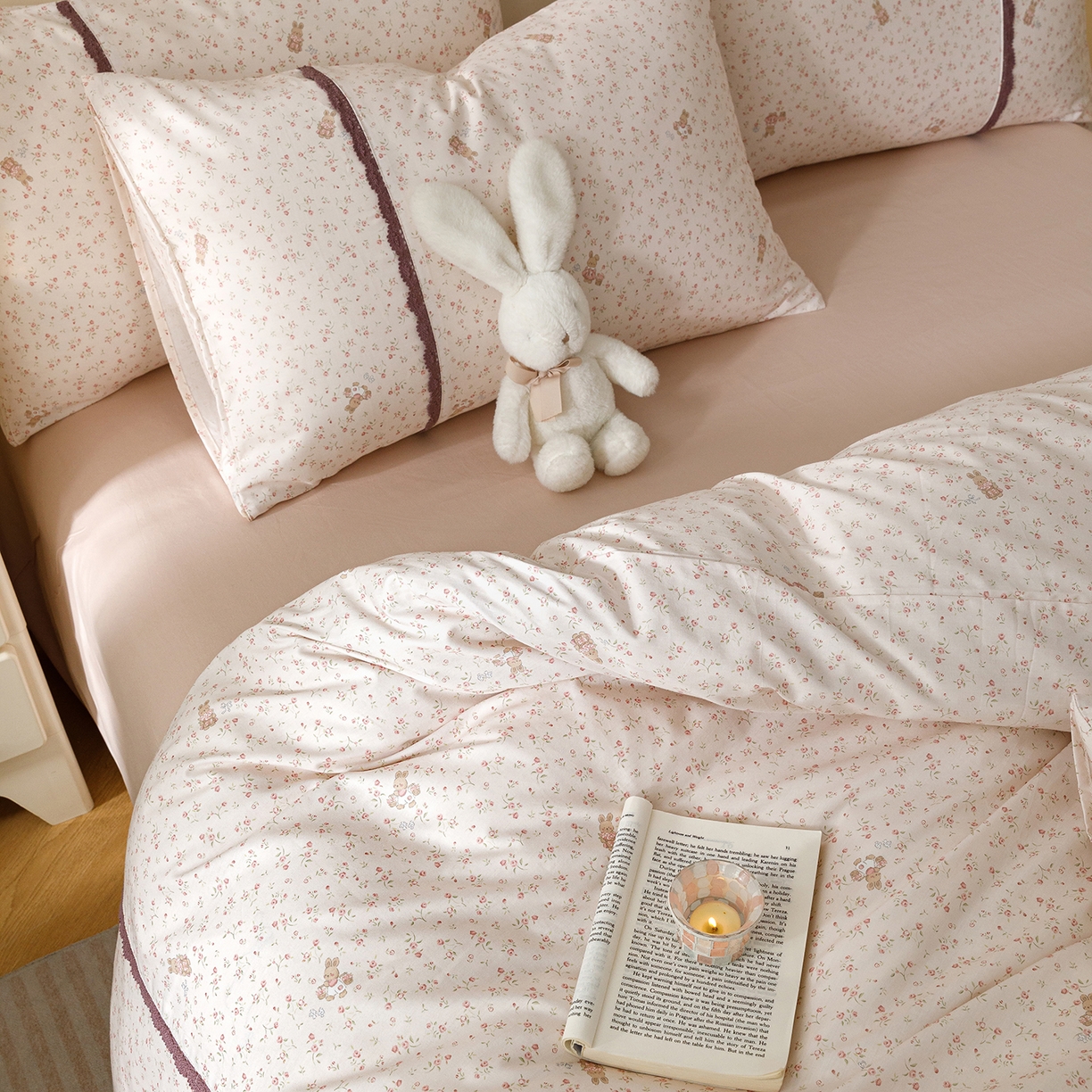 91家纺网 家纺一手货源 找家纺 女子家纺 2026新款40支13070全棉纯棉斜纹印花蕾丝四件套 花田小兔