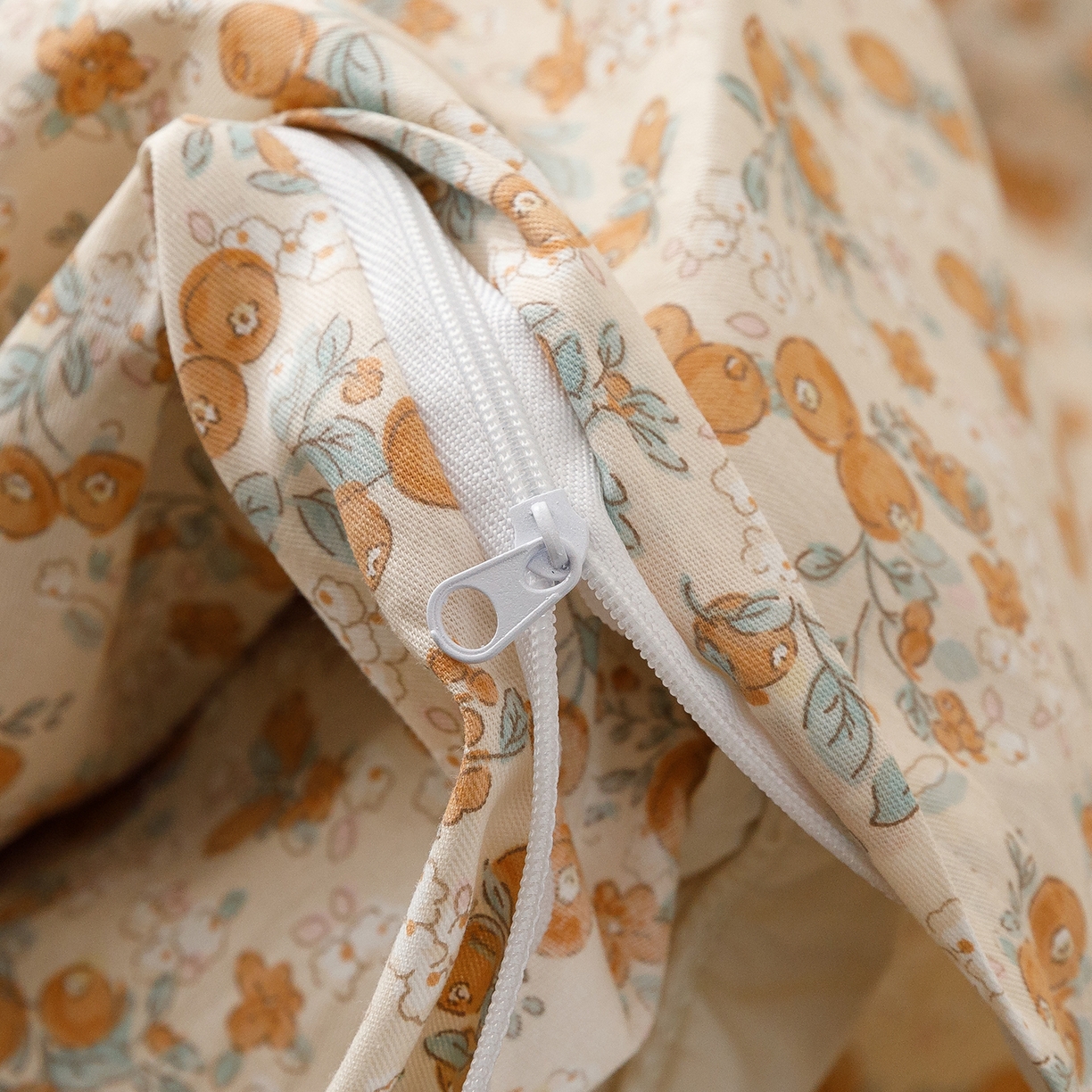 91家纺网 家纺一手货源 找家纺 女子家纺 2026新款40支13070全棉纯棉斜纹印花蕾丝四件套 橘果团子