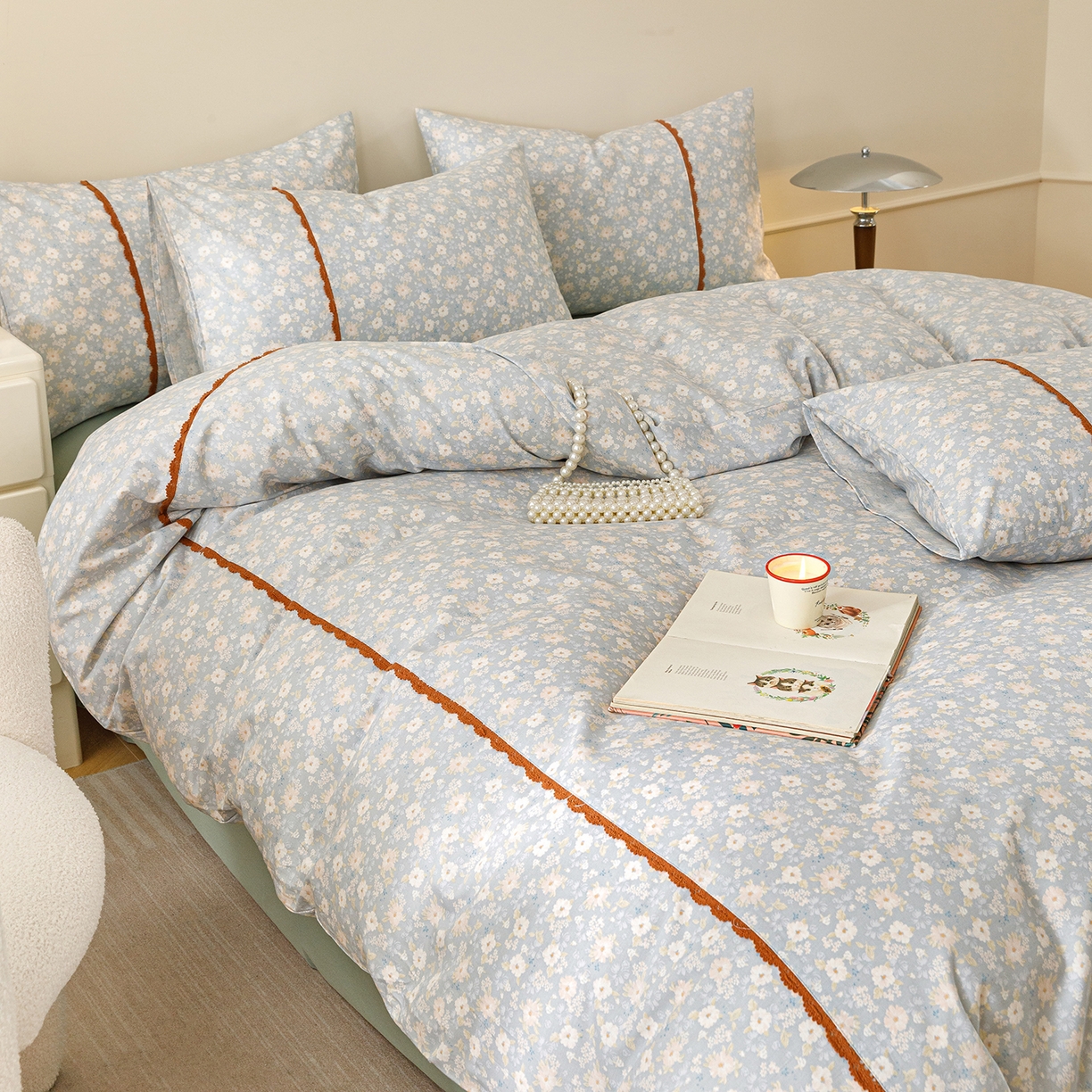 91家纺网 家纺一手货源 找家纺 女子家纺 2026新款40支13070全棉纯棉斜纹印花蕾丝四件套 蓝调花册